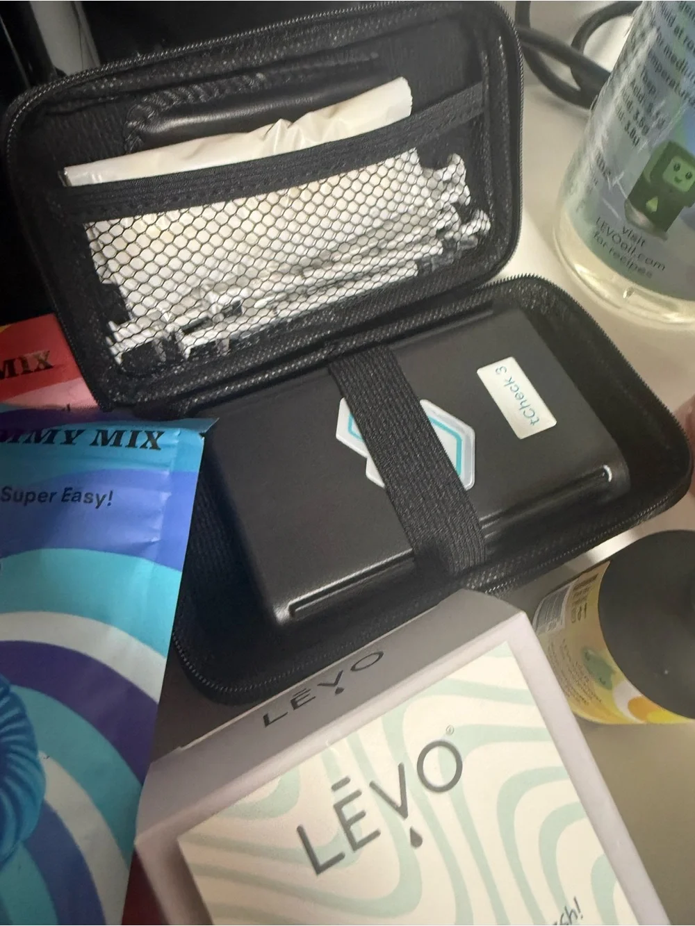 LEVO Infusion & Craft Kit with Assorted Bottles - White, Blue, Green